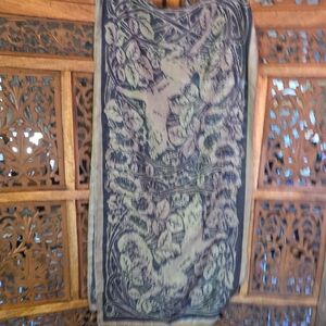 🌟 Floral And Fox Patterned Scarf